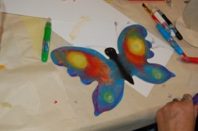 Praca plastyczna - niebiesko-pomarańczowo-czarny motyl.