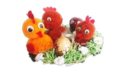 Grafika promująca Międzypowiatowy Konkurs na Koszyczek Wielkanocny - Konopiska. Trzy kurczaki wykonane z gąbki znajdują się wokół jajka ułożonego na trawie, obok stokrotki.